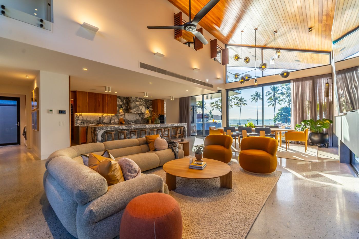 Larimar: open living space under a timber ceiling